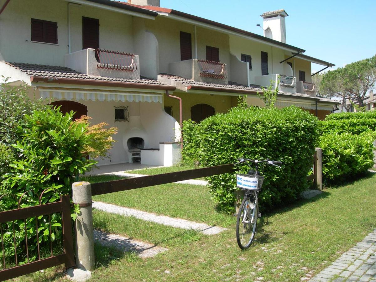 Family-Friendly Villa With Shared Pool - Garden Porto Santa Margherita di Caorle Luaran gambar