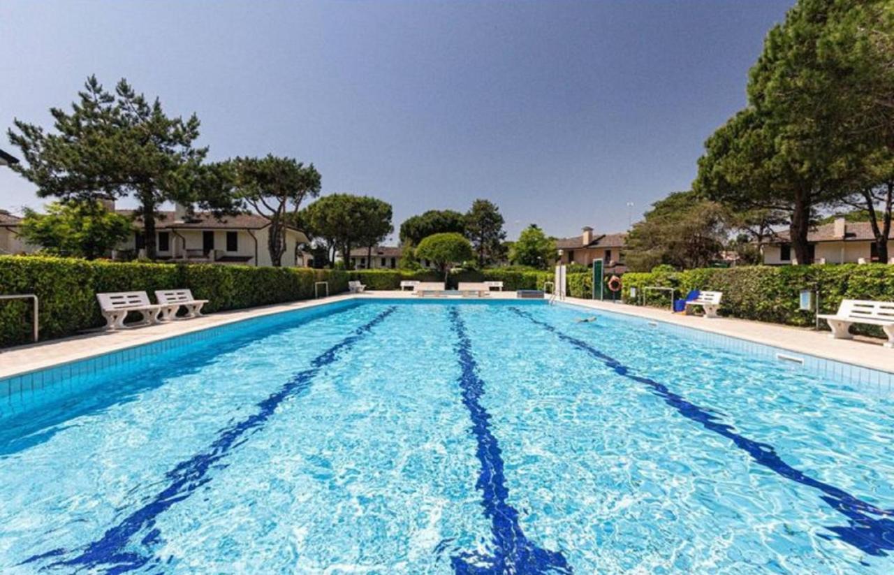 Family-Friendly Villa With Shared Pool - Garden Porto Santa Margherita di Caorle Luaran gambar