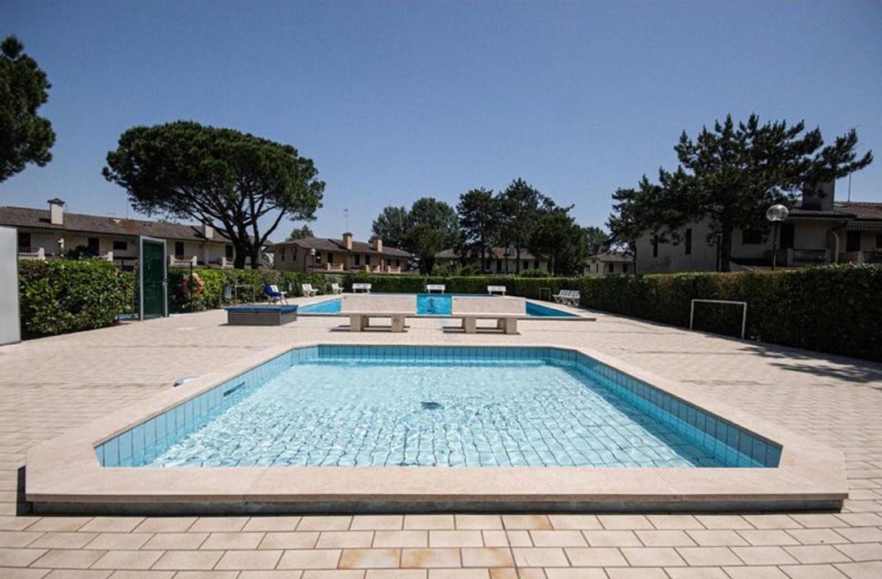 Family-Friendly Villa With Shared Pool - Garden Porto Santa Margherita di Caorle Luaran gambar