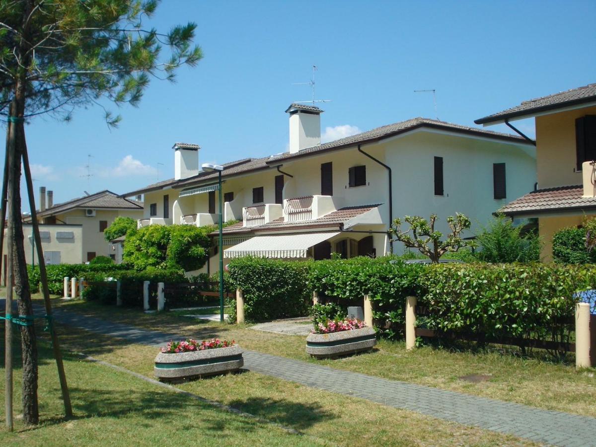 Family-Friendly Villa With Shared Pool - Garden Porto Santa Margherita di Caorle Luaran gambar