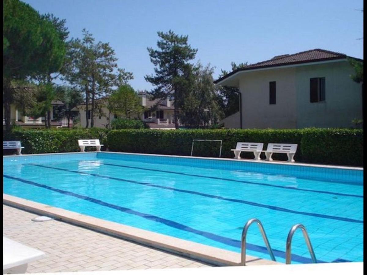 Family-Friendly Villa With Shared Pool - Garden Porto Santa Margherita di Caorle Luaran gambar